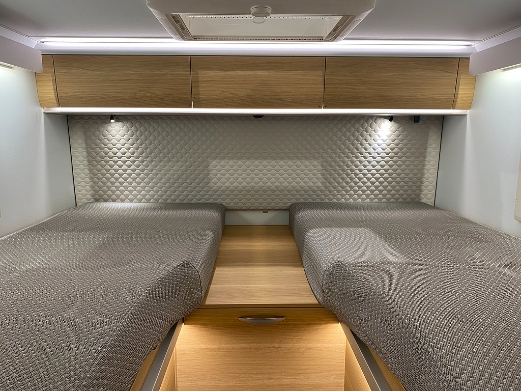 Adria Coral 670 DL Plus  3500 kg / Face to Face / Aut 140hk - Adria