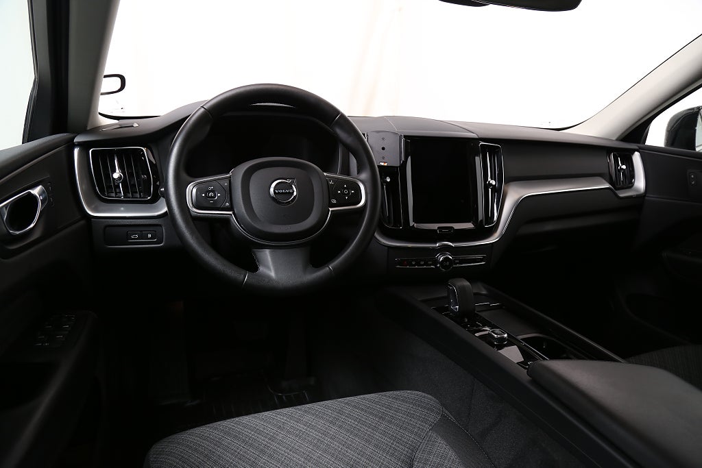 Volvo XC60 Recharge T6 350hk Momentum AWD Panorama Kamera Leasbar 2023