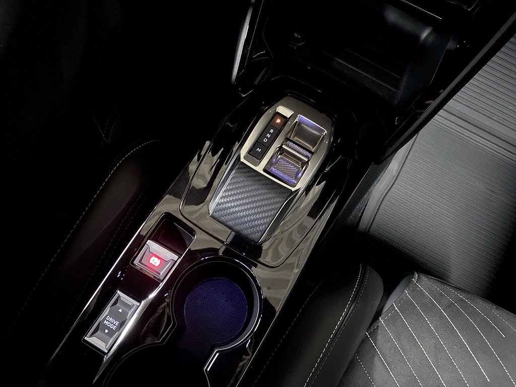 Peugeot 2008 1.2 PureTech 130 EAT, 131hk, 2024