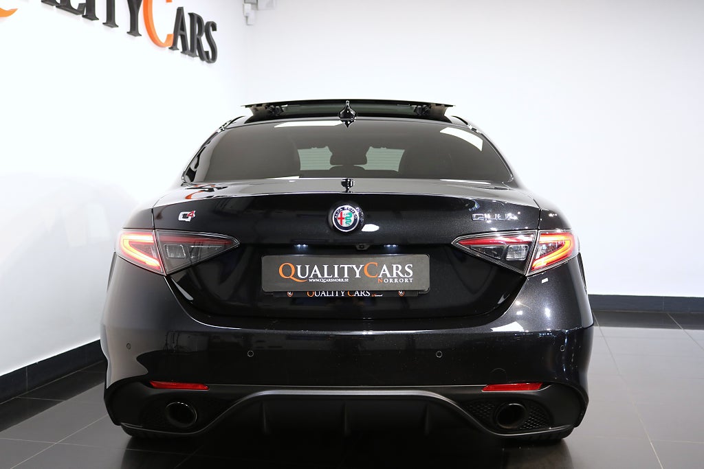 Alfa Romeo Giulia 2023 - miniatyr 6