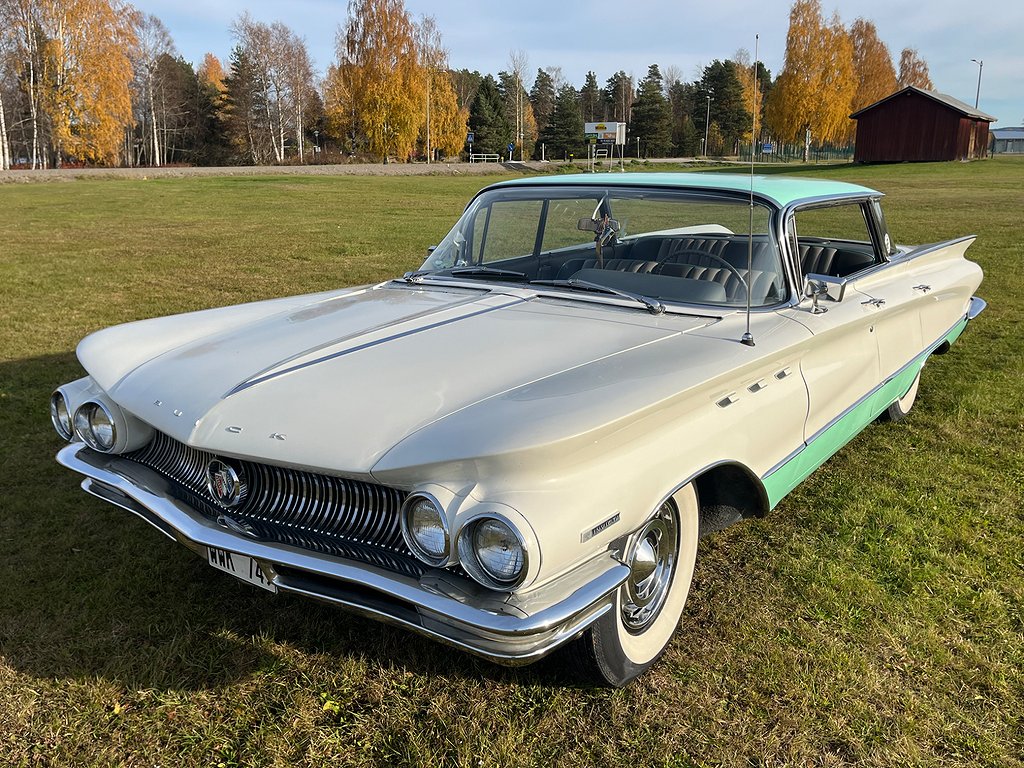 Buick Invicta 4-dörrars Hardtop 