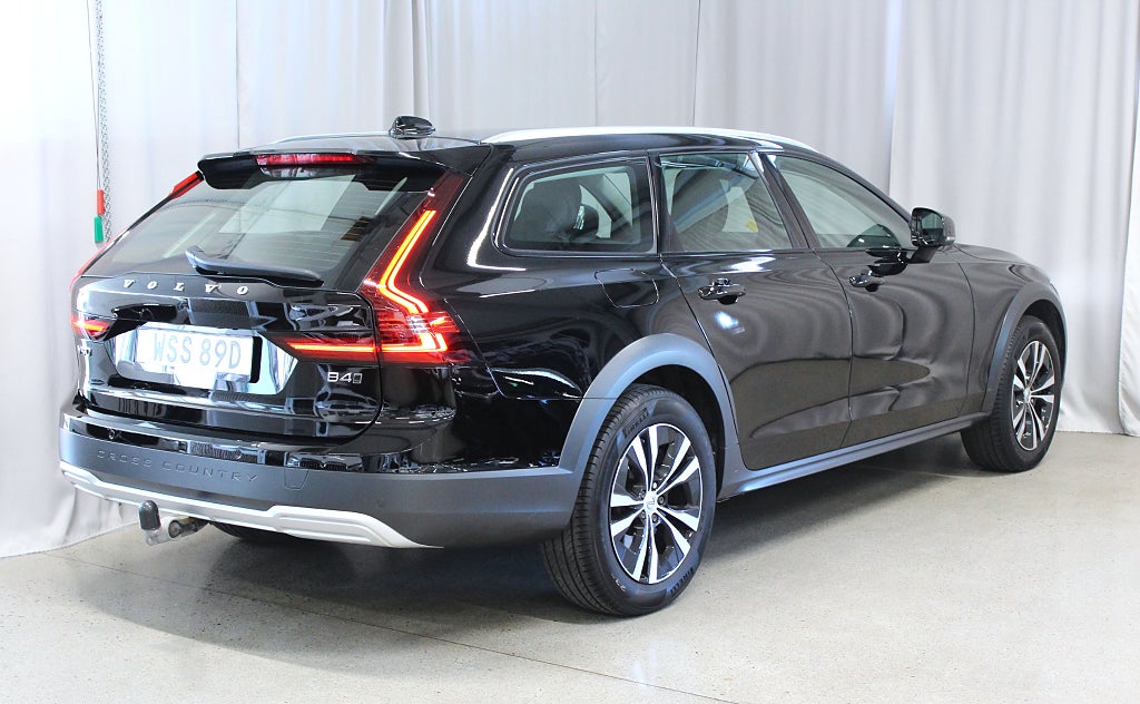 Volvo V90 Cross Country B4 AWD 197HK Advanced Edition, Drag, Värmare,