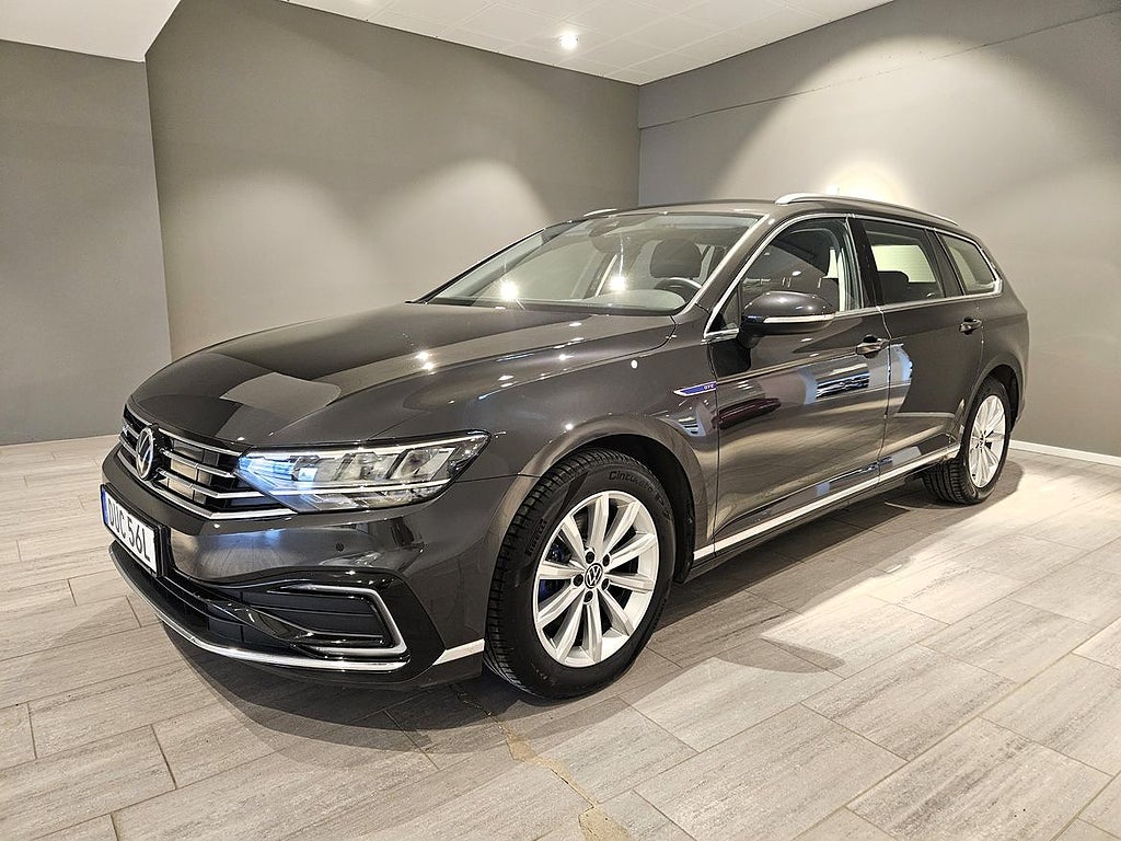 Volkswagen Passat Sportscombi GTE 218hk V-hjul Carplay Navi