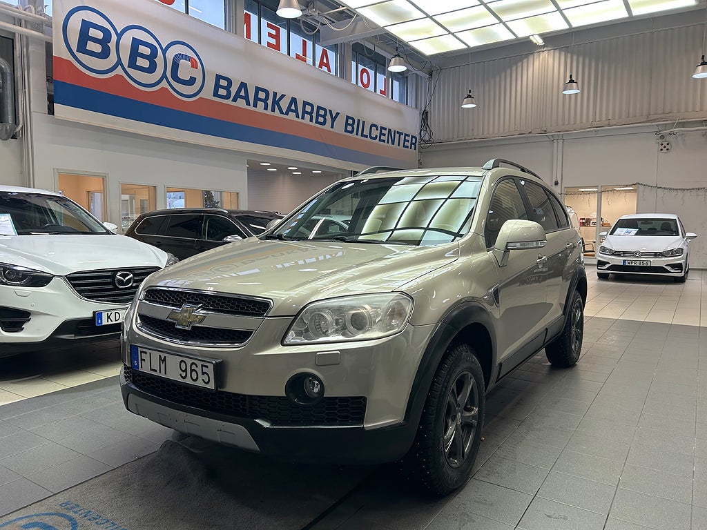 Chevrolet Captiva 3.2 V6 AWD PDC/ 7-sits/Skinn/ Endast 9182 Mil 