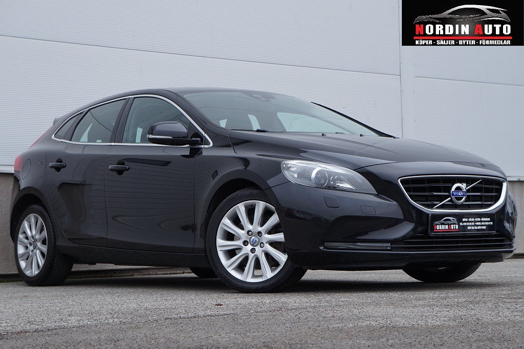 Volvo V40 D3 Momentum Värmare | Dragkrok | Bluetooth