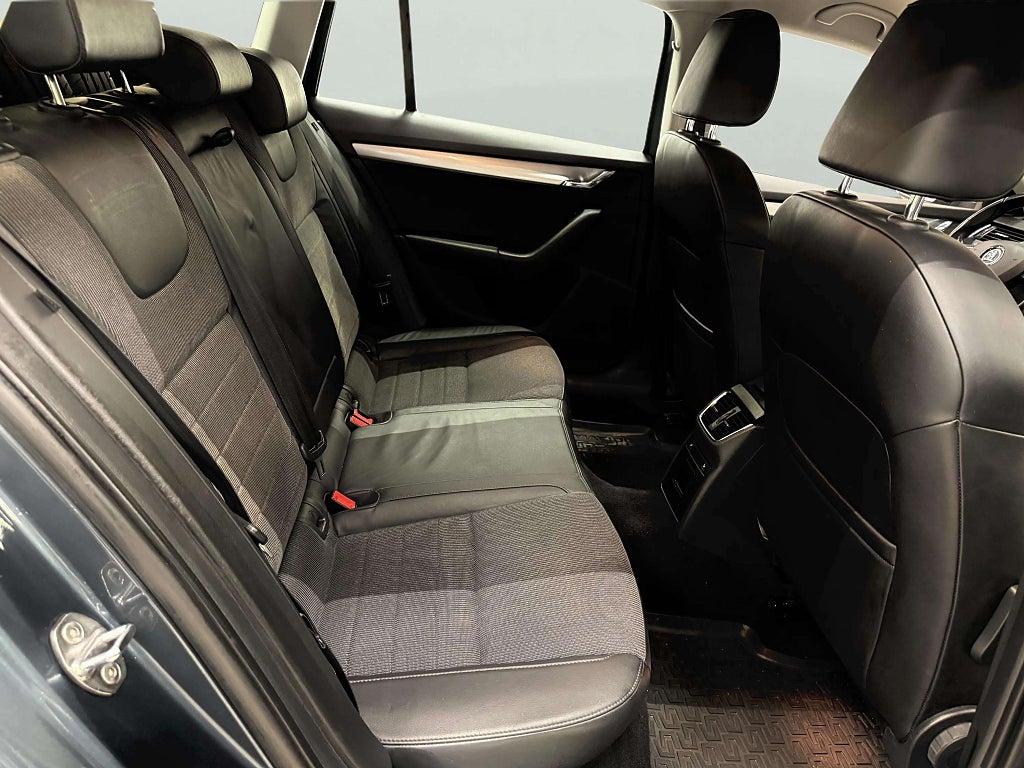 Skoda Octavia Kombi 2.0 TDI Business Edition, Vinterhjul Hemleverans - miniatyr 16