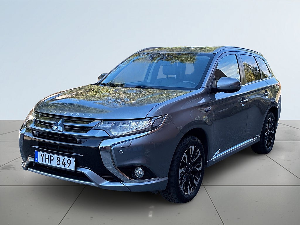 Mitsubishi Outlander PHEV CVT SoV-Däck/Rattvärm/Psens/Drag/Kamera/MoK