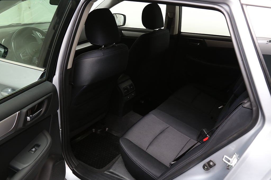 Subaru Outback 2,5i 175hk AWD Aut 1ägare Kamera Motorv Dragkrok 2015