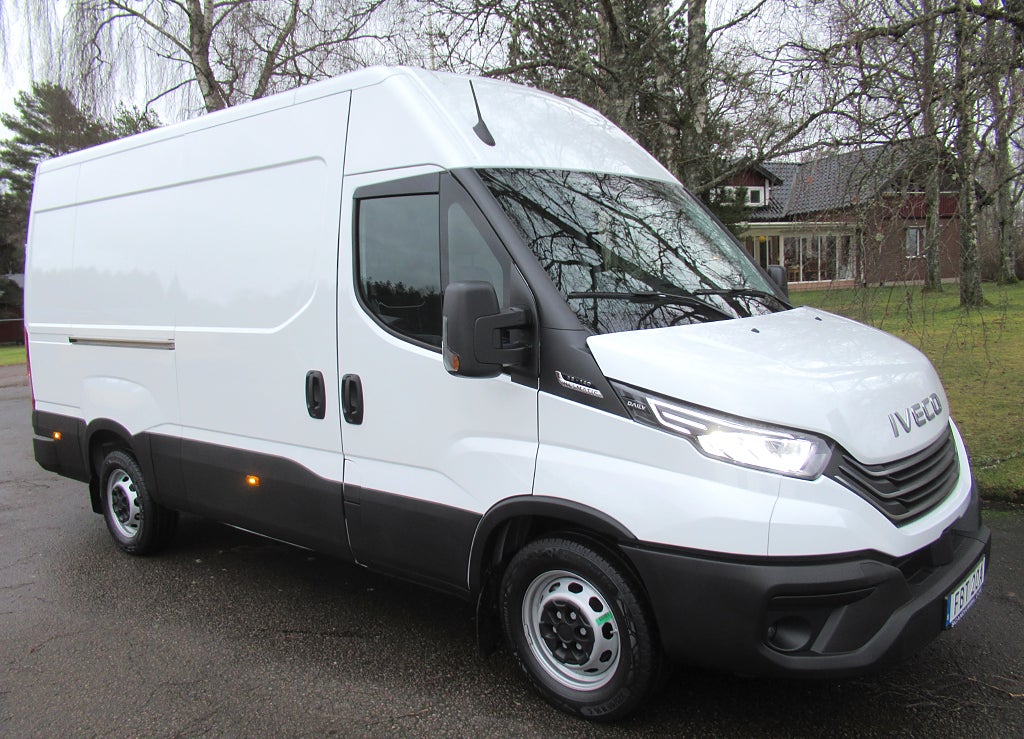 Iveco 35-140 Högskåp 12 m3 Automat, Drag för 3500 kg
