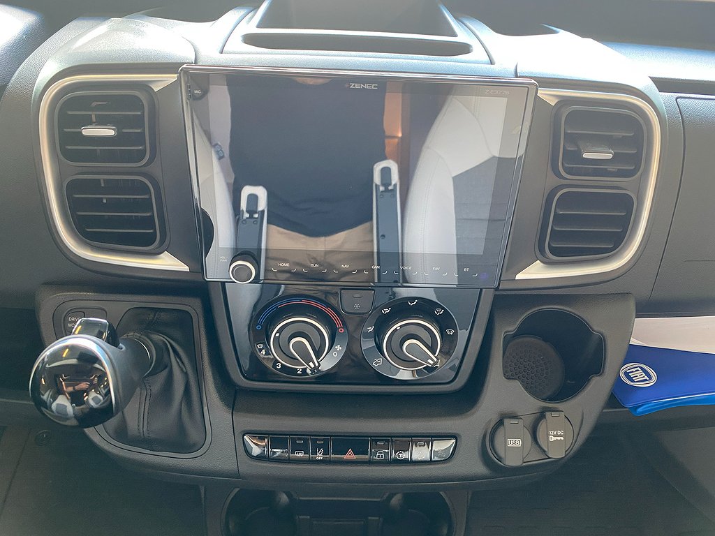 Adria Twin 640 SLB 60Y Ed. / Långbädd / B-körkort / Automat - Adria