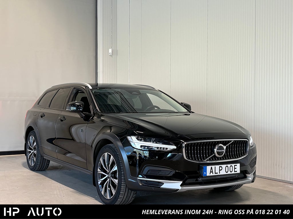 Volvo V90 Cross Country B4 AWD 197hk Momentum Dragkrok Skinn Elstolar H&K