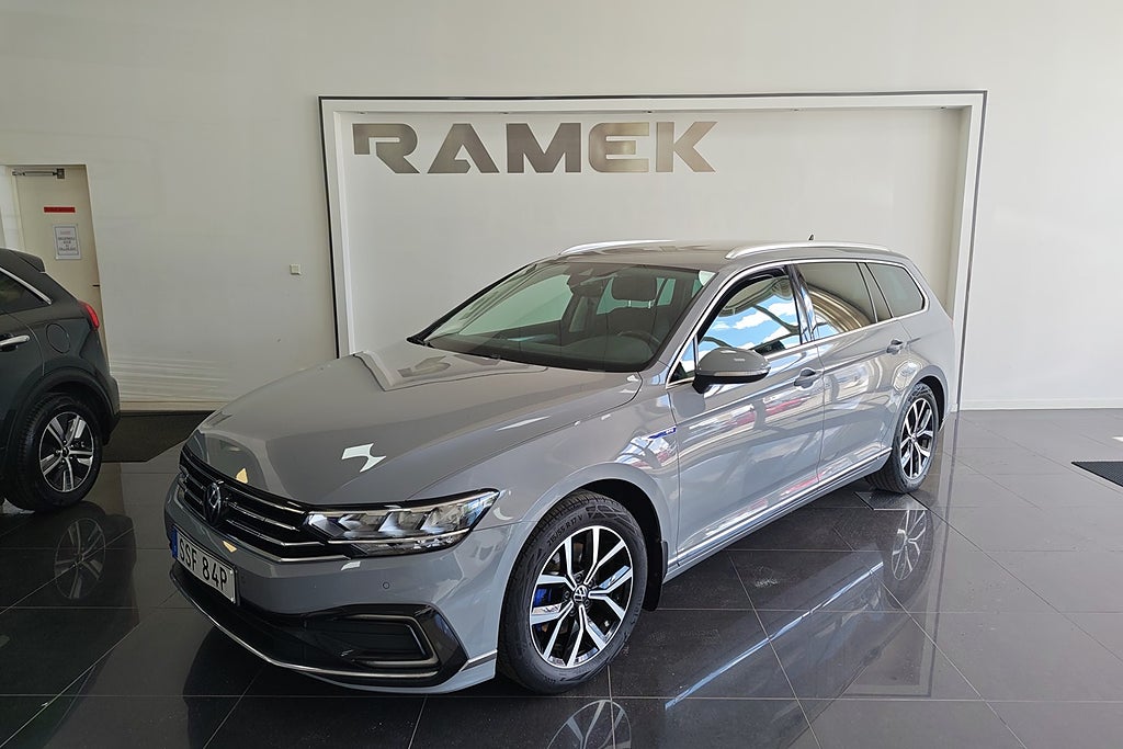 Volkswagen Passat Sportscombi GTE Värmare Backkamera
