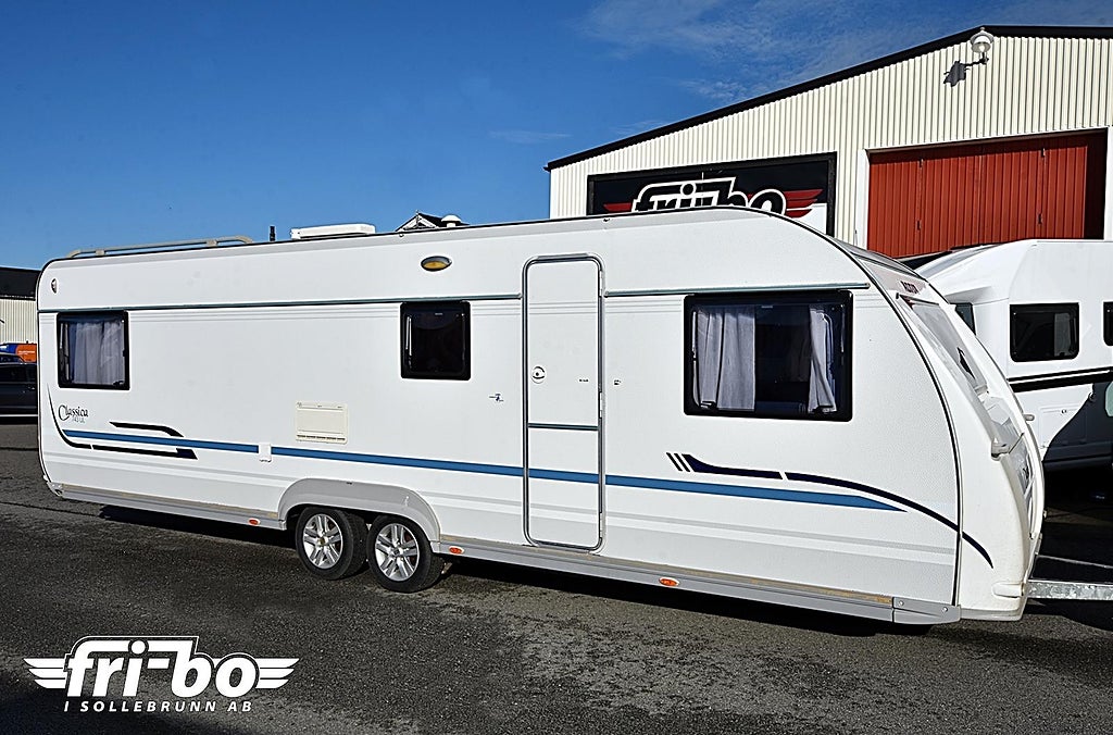 Adria 743 UL Classica, Långbäddar/Queenbed