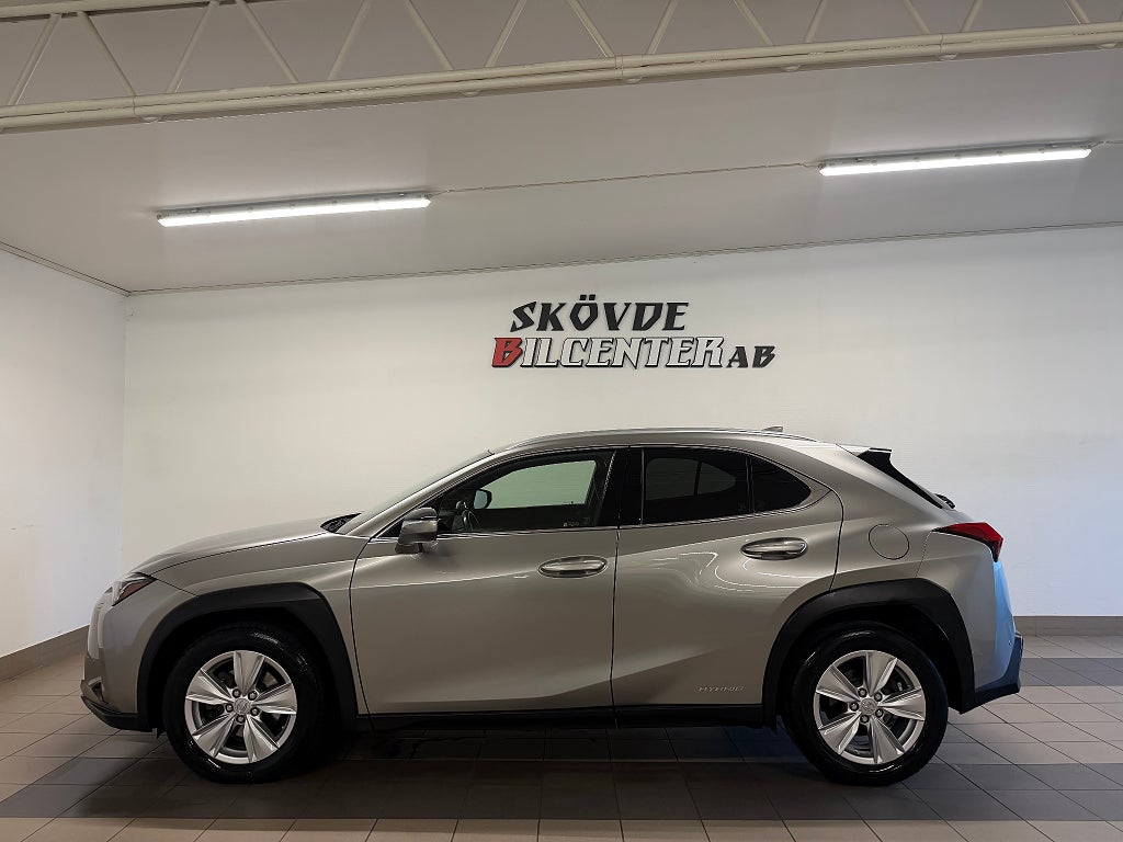 Lexus UX250h 250h Hybrid/Automat/Nyservad/Kamera/GPS/Adaptiv-Fart