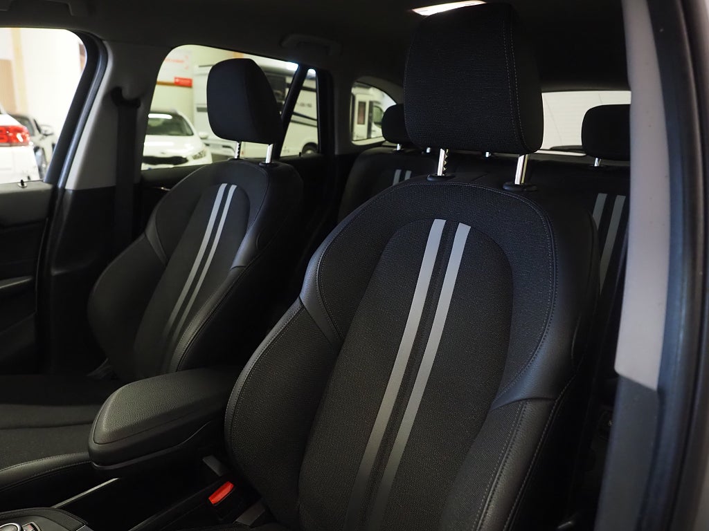 BMW X1 xDrive20d 190hk Aut Sport line Drag Navi B-Kam HuD HiFi