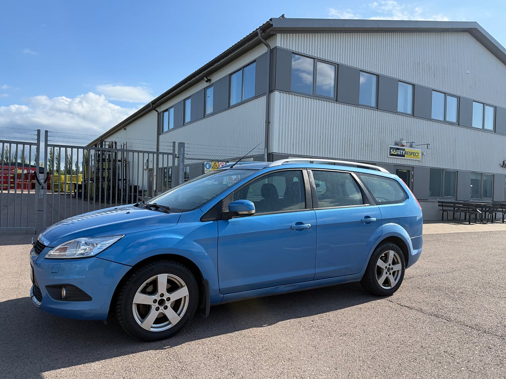 Ford Focus Kombi 1.8  Titanium Ny servad 