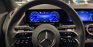 SUV Mercedes-Benz EQA 8 av 12