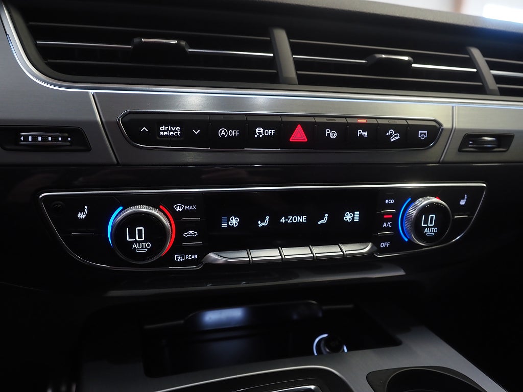 Audi Q7 TDI 272hk S-line  7-sits |Drag|Navi|Kamera|D-värm| 2018