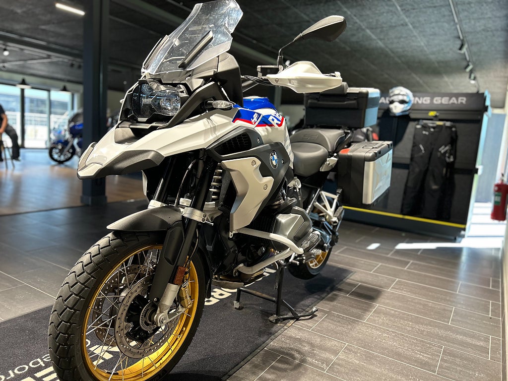 BMW R1250GS / Style HP / 3st väskor / 3,45% ränta / Motobågar