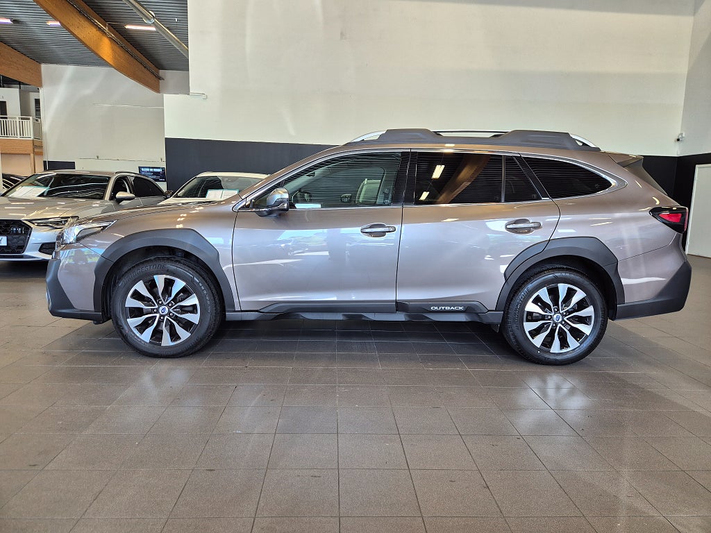 Subaru Outback 2.5 4WD XFuel CVT Aut / Touring Brunt nappaläder / Drag