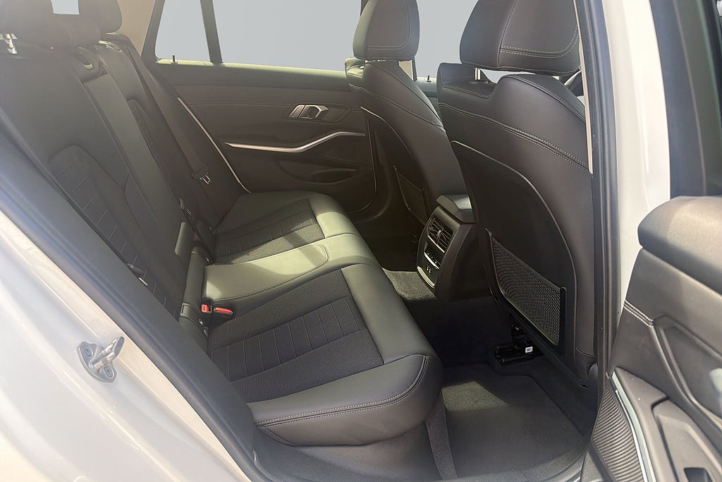 BMW 330e 2022