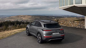 Nya DS 7 kommer bland annat erbjudas med tre olika versioner av laddhybrider. Foto: DS