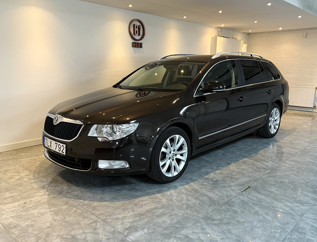 Skoda Superb Kombi 2.0 TDI 4x4 Ambition DRAG NYKAMREM MOTORVÄRMARE