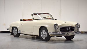 Mercedesen har stått i varmgarage sedan 1994. Foto: Bilweb Auctions. 