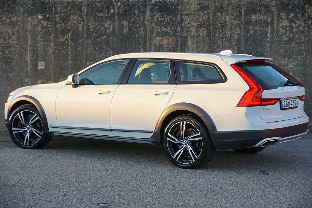 Volvo V90 Cross Country D4 AWD Pro 2-Brukare|Drag|360°|Värmare|BLIS|