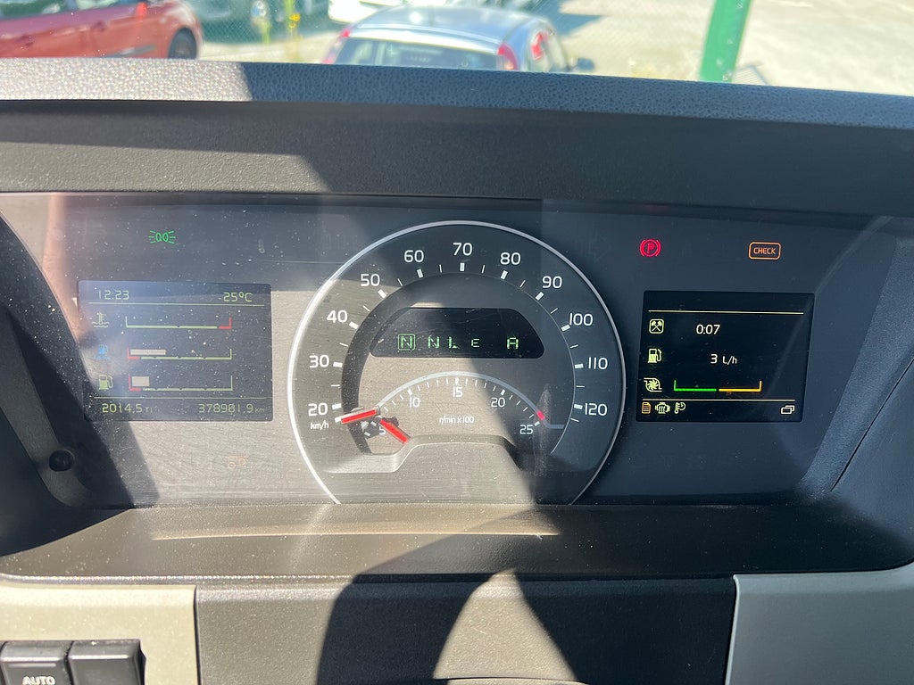 Volvo FM 410 6x2 Skåpbil, Öppningsbarsida, Bussbygg, Värmare