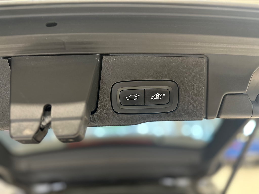 Volvo XC60 T8 Plug-In Hybrid AWD Geartronic Ultra Dark Euro 6