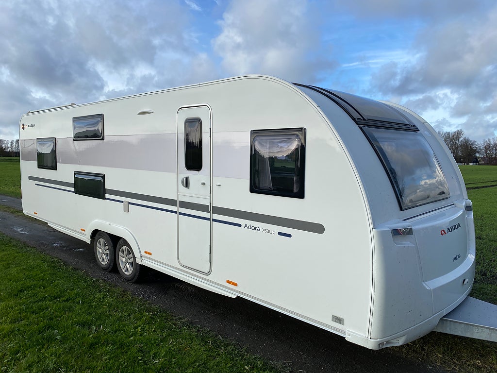 Adria Adora 753 UC 8 bäddar/ Alde/ AC/ Cykelställ/ Moms