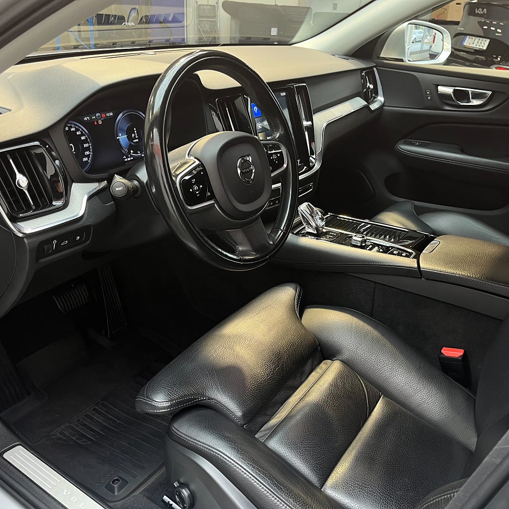 Volvo V60 T8 Twin Engine AWD Inscription Carplay Värmare Drag