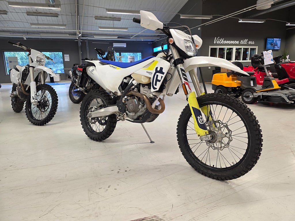 HUSKVARNA FE 250 *Nybesiktad *Landsvägsreggad *0% ränta på 24 månader*