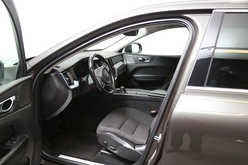 Volvo XC60 B4 Diesel 197hk Momentum Adv Edt II AWD H/K VOC Drag 2021