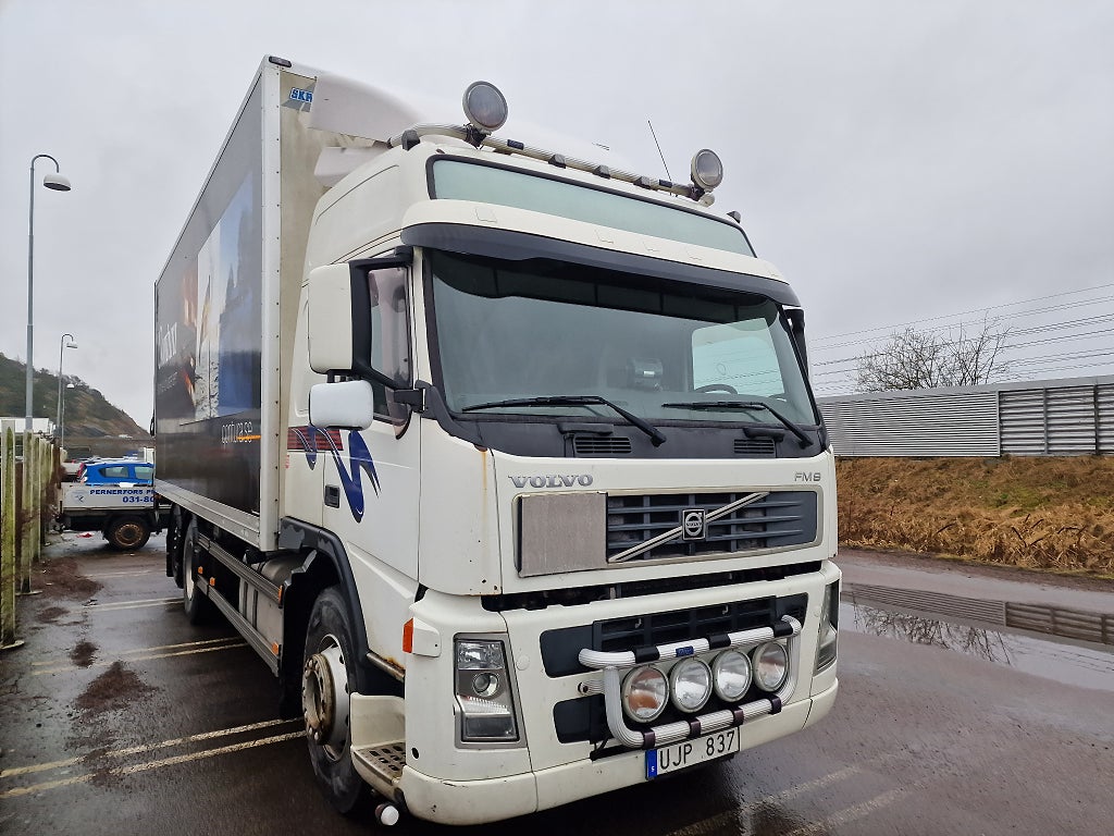 Volvo FM9 Distribution 6x2 