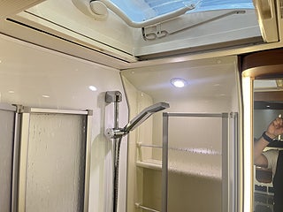 Husbil-halvintegrerad LMC T681 22 av 26