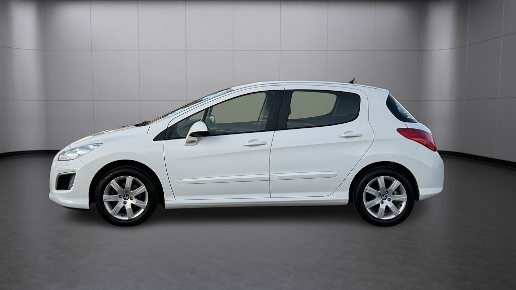 Peugeot 308 5-dörrar 1.6 e-HDi FAP Vinterhjul  - miniatyr 2