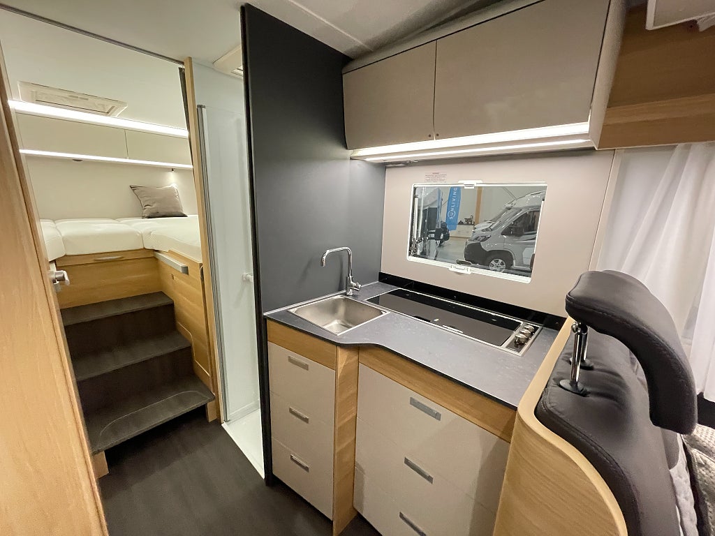 Adria Matrix Axess 670 SL /Taksäng/Automat/5 bältad/B-körkort - Adria