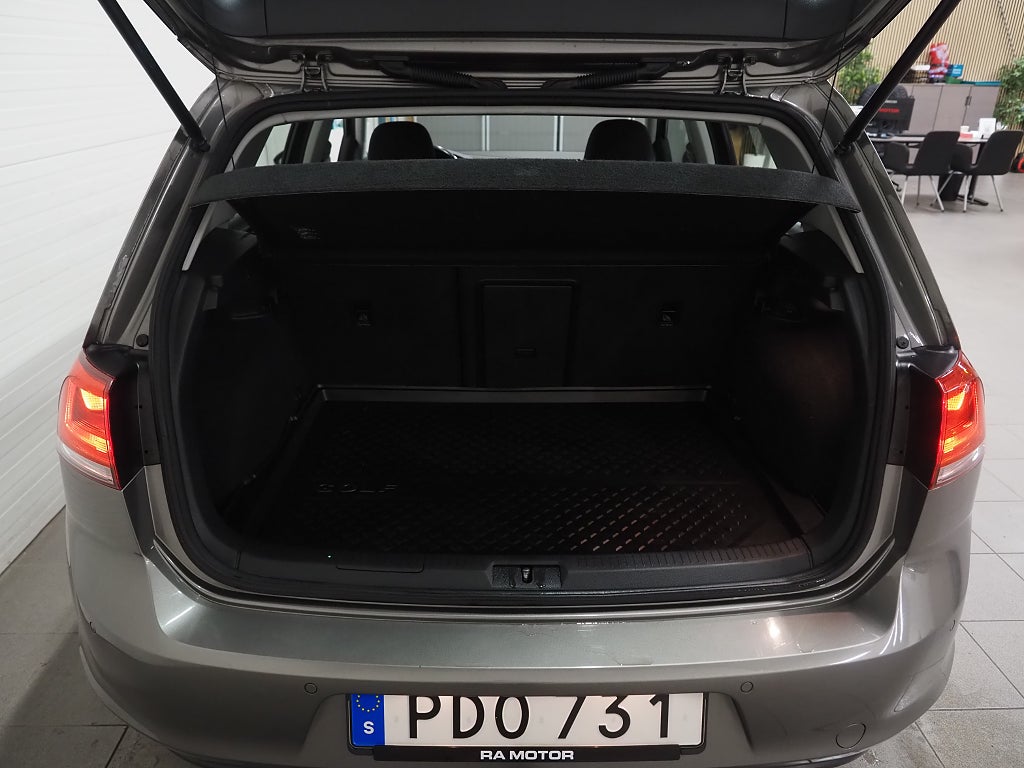 Volkswagen Golf 5-dr 1.6 TDI DSG D-värm B-kamera Drag 2017