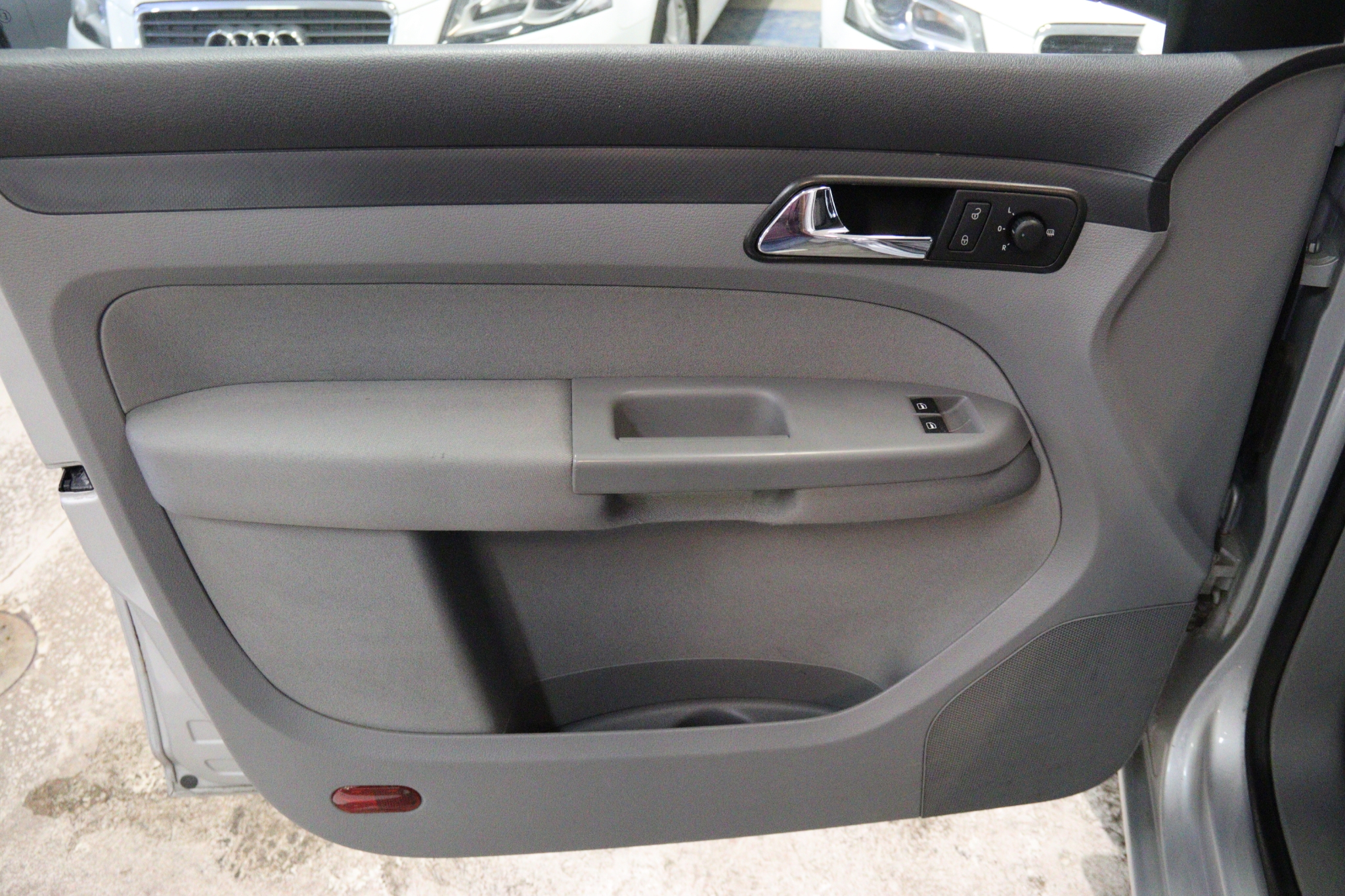 Volkswagen Caddy Maxi 2009, bild 7/42