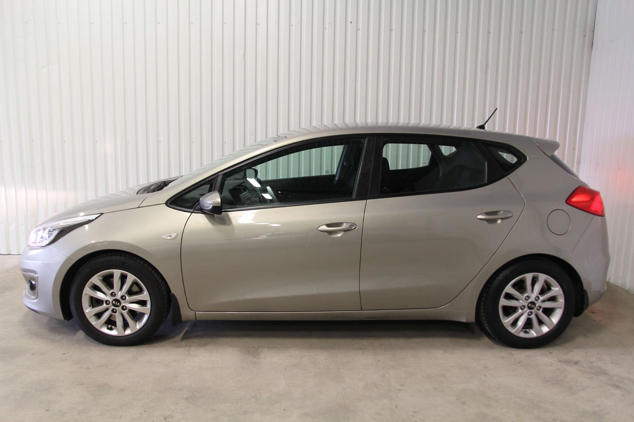 Kia Ceed 2017, bild 2/10