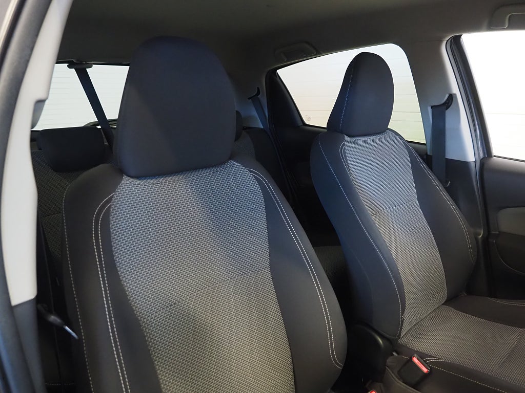 Toyota Yaris Hybrid e-CVT 101hk | Edition Feel | Navi | Värmare | 2015