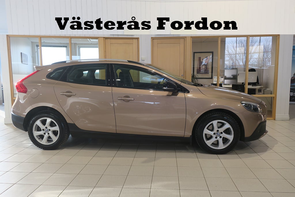 Volvo V40 Cross Country T4 AWD Momentum Drag Värmare Kamrem bytt 