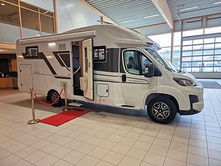 Husbil-halvintegrerad Adria Coral Plus 670 DL 2 av 31