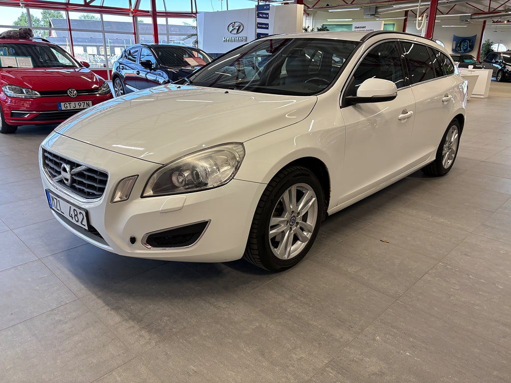 Volvo V60 D4 Momentum Business Edition Pro dragkrok motorvärmare