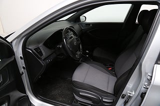 Halvkombi Hyundai i20 11 av 22