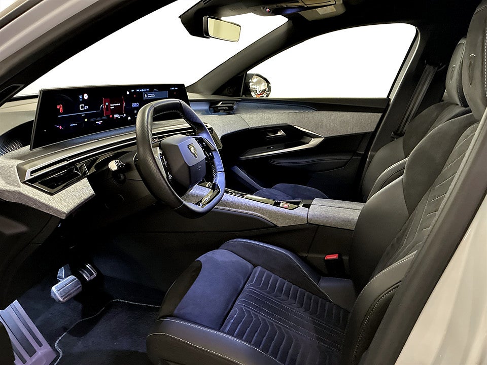 Bild på Peugeot 5008 GT Ultimate Hybrid 145hk Aut 7-SITS B-KAMERA CARPLAY