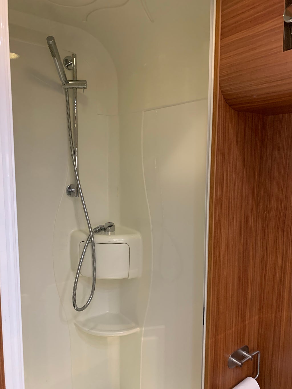 Adria Sonic i 700 ST / Solcell / Cykelställ / Taksäng / Ugn - Adria