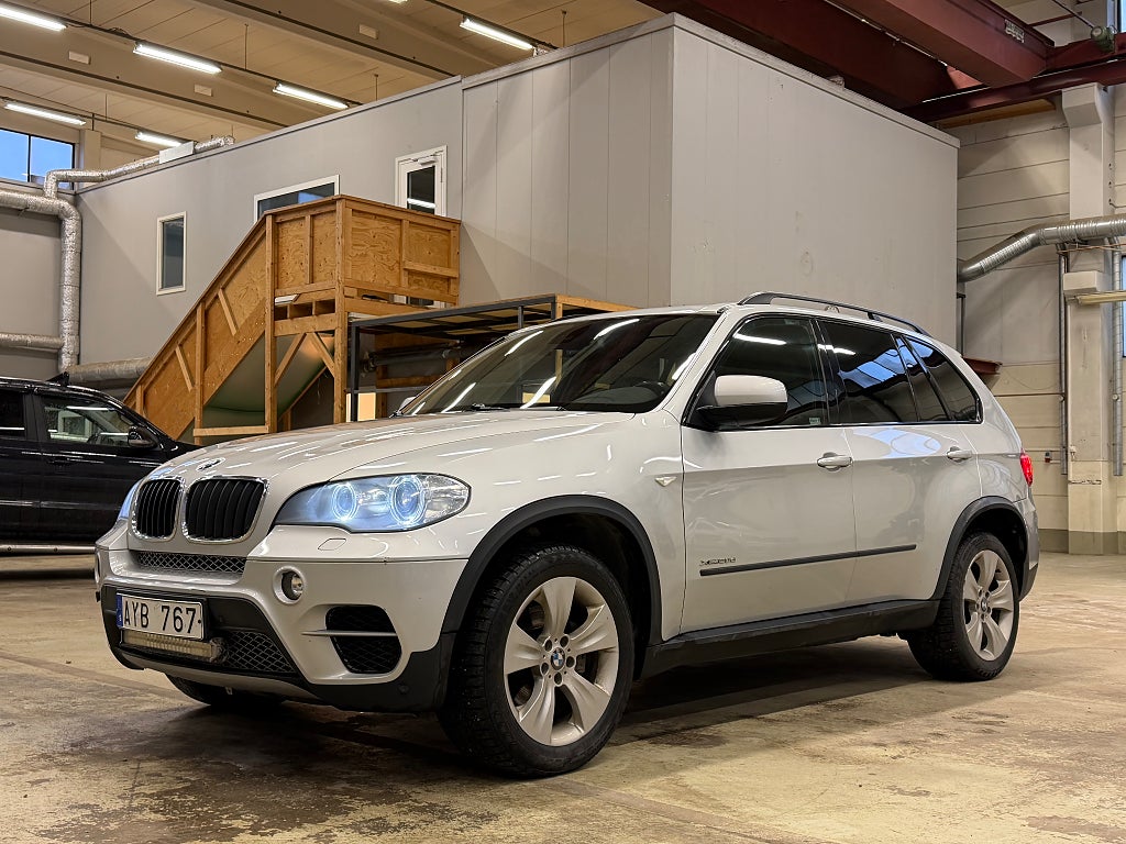 BMW X5 xDrive30d SPORT LINE VÄRMARE SKINN AUTOMAT PDC 